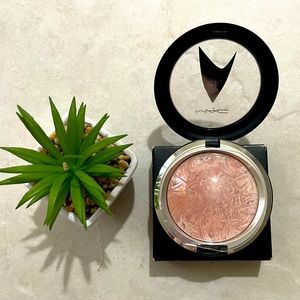 NIB MAC Star Trek LE “Trip The Light Fantastic” Powder